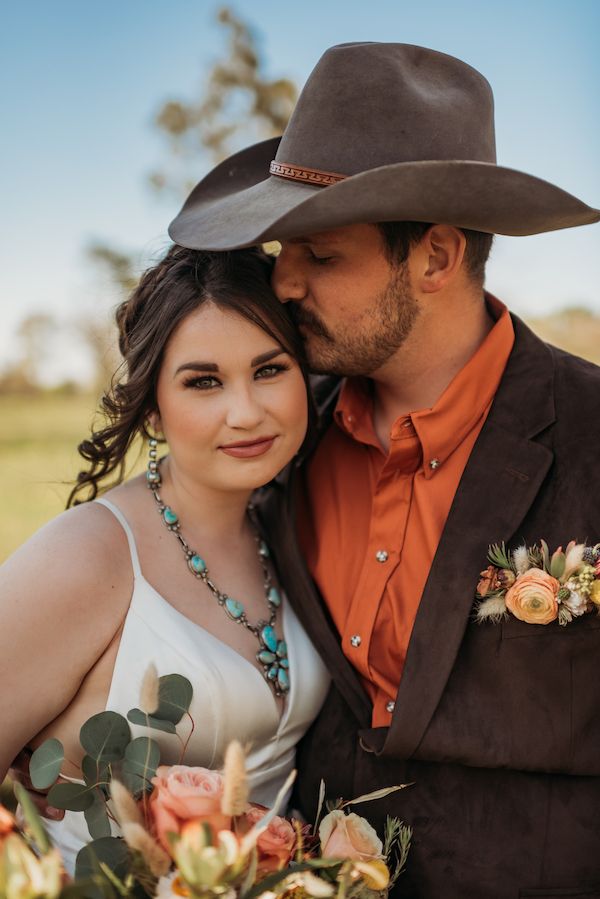 A Color Story: Western Wedding Ideas in Orange, Gold, and Copper | The ...