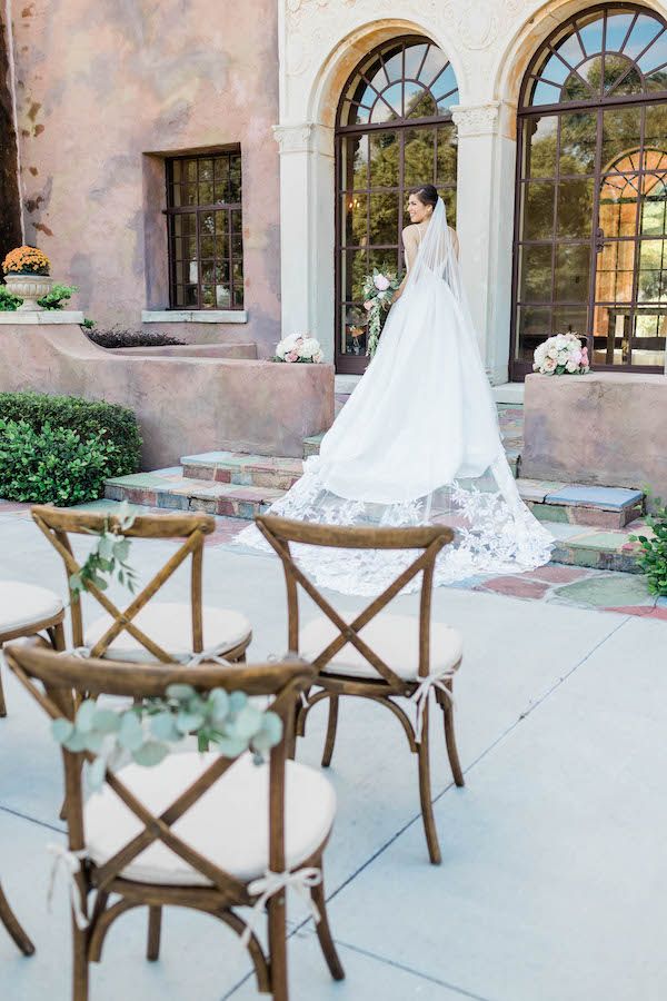  Elegance and Opulence at Howey Mansion 