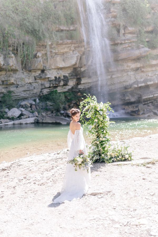  A Mother-Daughter Fairytale at a Waterfall in Tuscany Italy