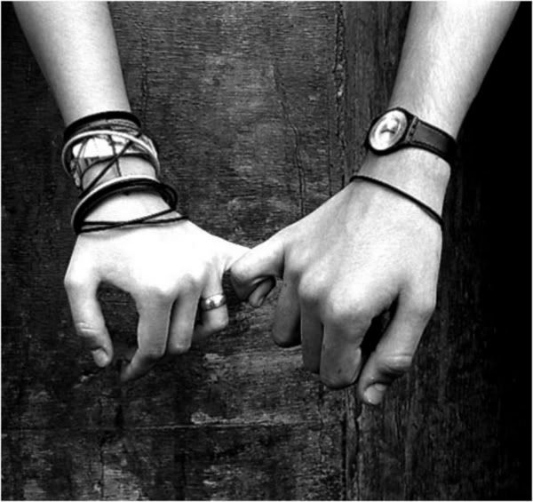 https://i24.photobucket.com/albums/c33/theWoozy/Romantiski/hands.jpg